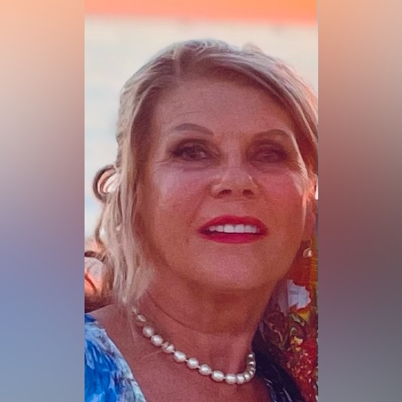 Meet your Posher, Rena - Picture 2 of 2